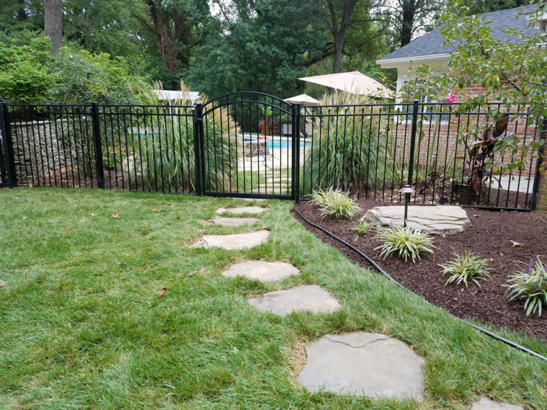 arched-gate-black-aluminum-fence-1